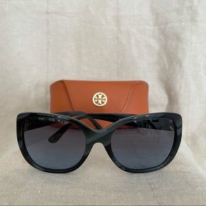 TORY BURCH 55mm Square Sunglasses (Blue Horn)